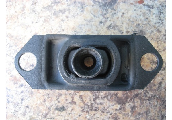 Подушка двигуна ліва Renault, 6001548160, 8200395661